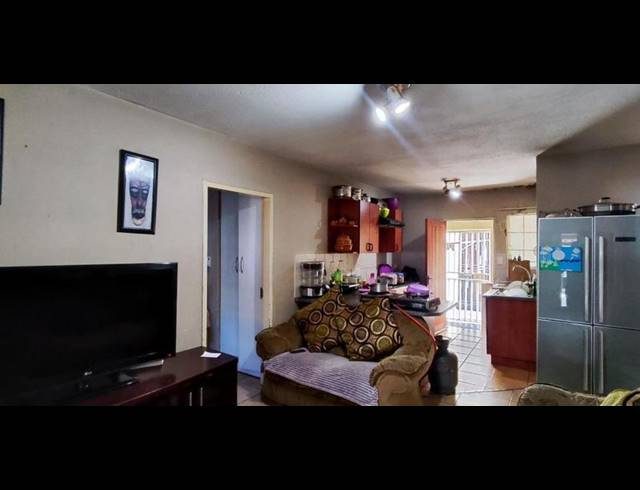 3 BEDROOM TOWNHOUSE FOR SALE IN ELSPARK EXT 4